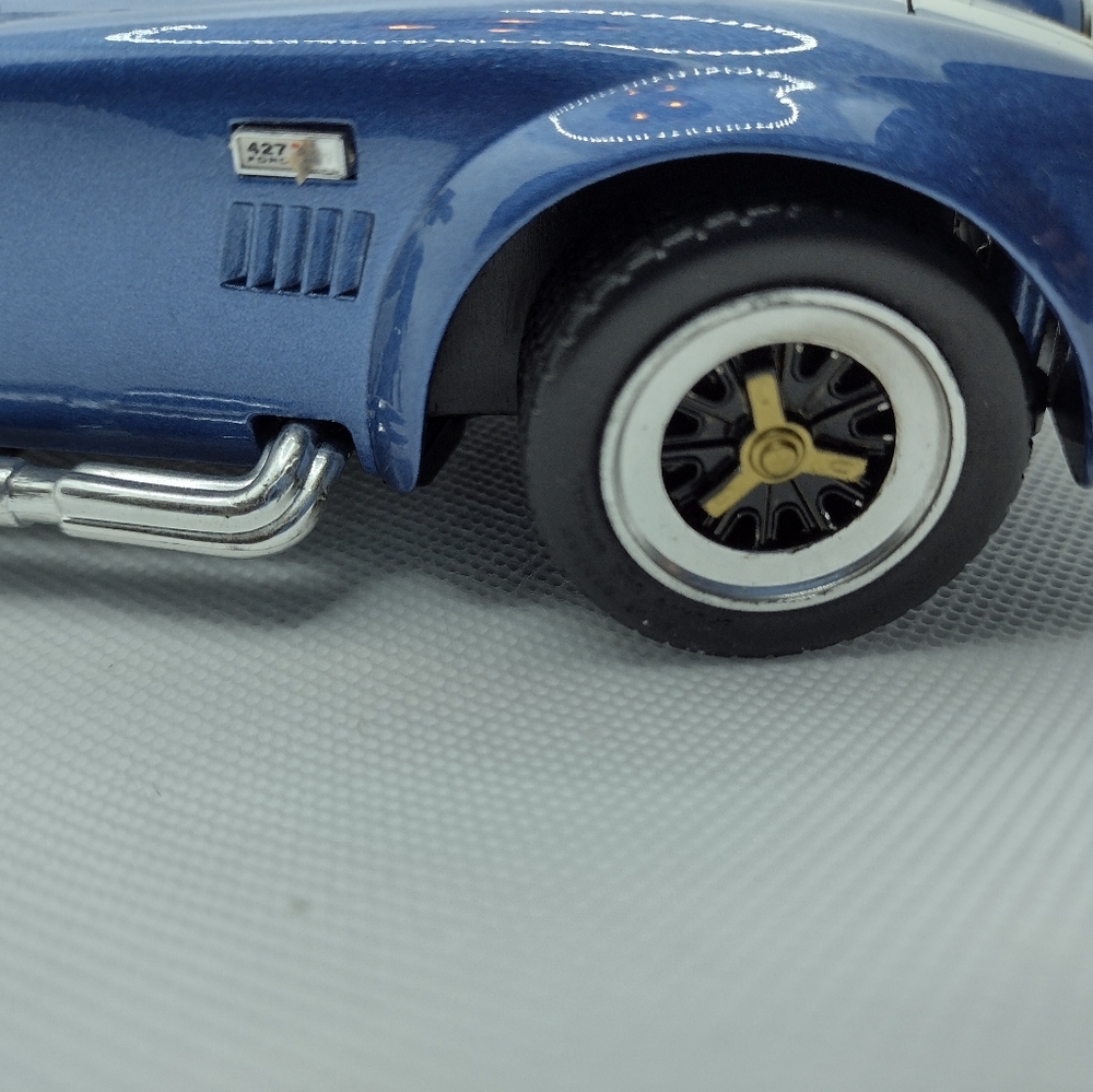 Shelby Cobra Convertible 1964 1:18 scale - Picture 6 of 7